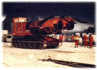 Illustration for article titled Historia del Big Wind, el increíble tanque ruso que se convirtió en un épico coche de bomberos